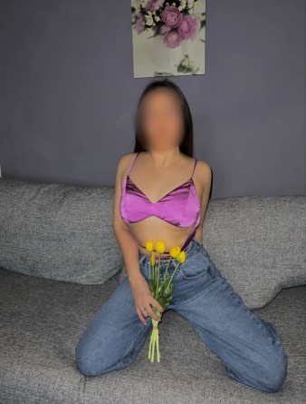 Девушка массажистка Нора, салон Нора