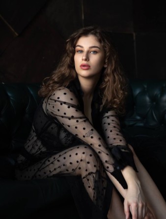 Девушка массажистка Алина, салон Алина