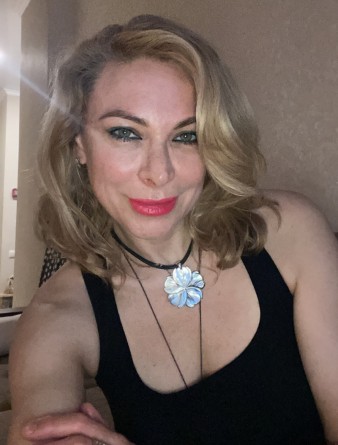 Девушка массажистка Лека, салон Лека