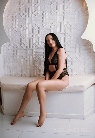 Девушка массажистка Марго, салон Делонж