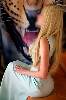 Девушка массажистка Яна, салон Relax massage