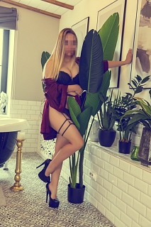 Девушка массажистка Рената, салон Trinity-spa