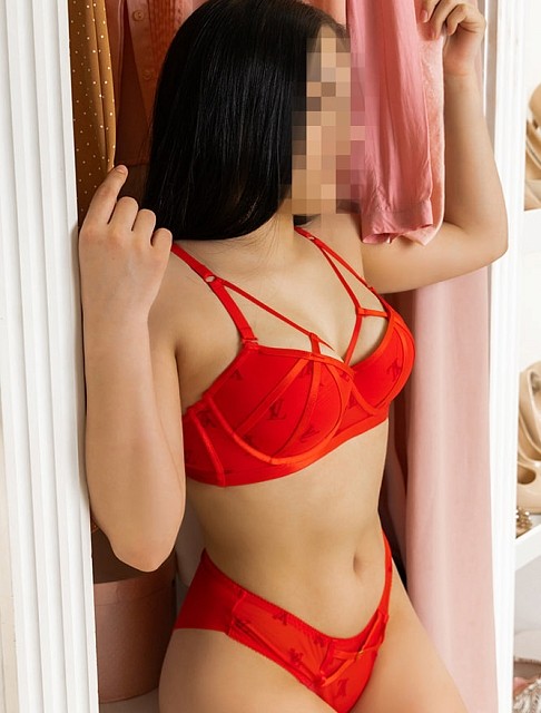 Девушка массажистка Милана, салон Антуриум