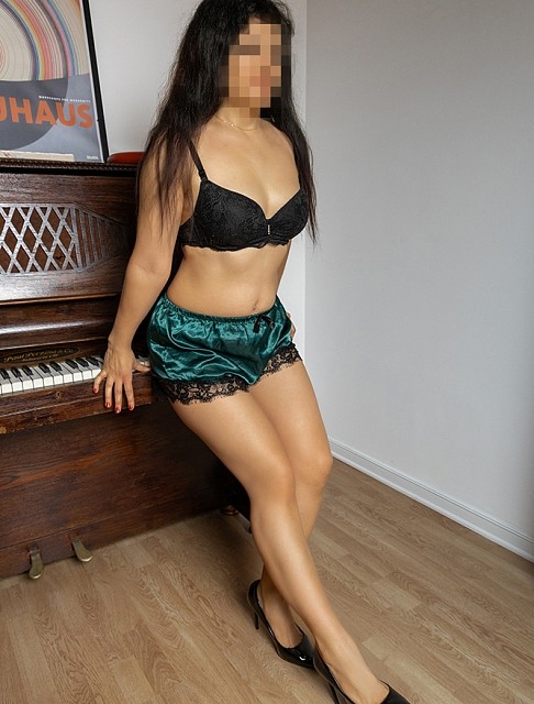 Девушка массажистка Алиса, салон Легенда