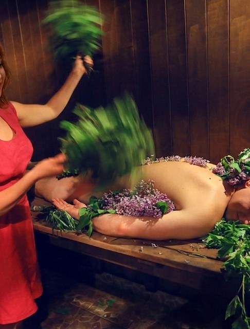 Девушка массажистка Алиса, салон RelaxEro